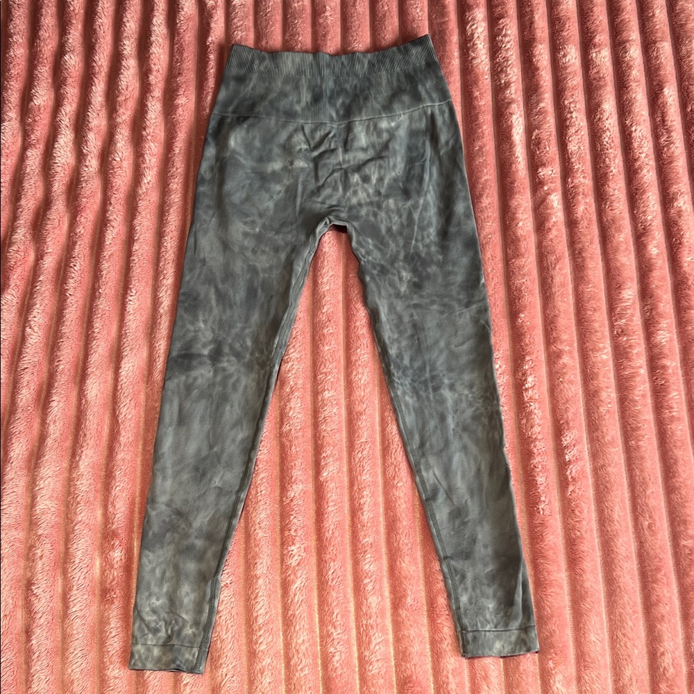 Tie dye leggings, scrunch butt